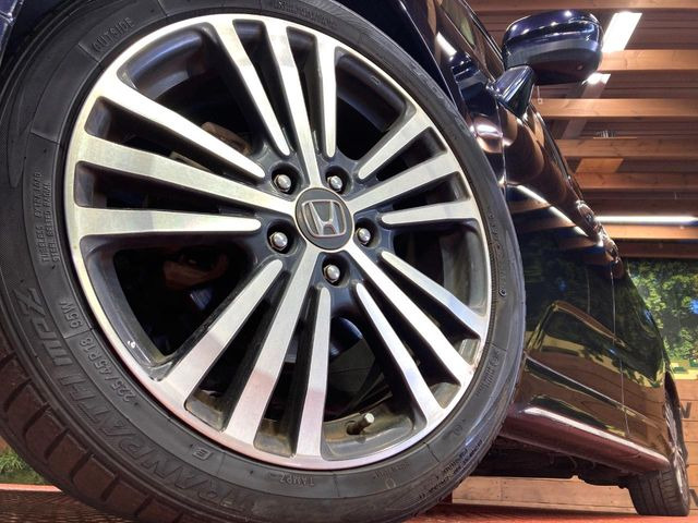 �y����18�C���`�A���~�z�C�[���z�O�ςɃ}�b�`���������A���~�z�C�[���𑕒����Ă���܂��B�e��ЊO�A���~�z�C�[����A�X�^�b�h���X�^�C�����戵�����Ă���܂��B���񂲑��k����������