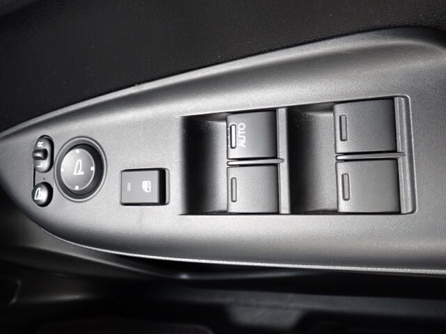 電動格納式ドアミラー・パワーウィンドウ装備しています。