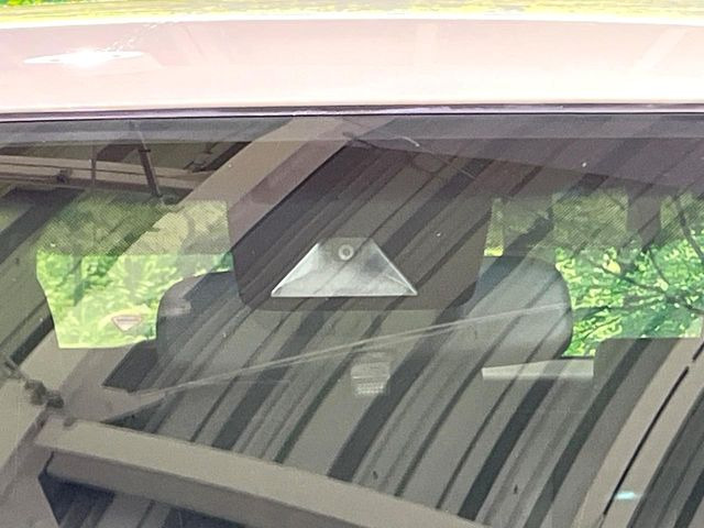 【トヨタセーフティセンス】走行中に前方の車両等を認識し、衝突しそうな時は警報とブレーキで衝突回避と被害軽減をアシスト。より安全にドライブをお楽しみいただけます。