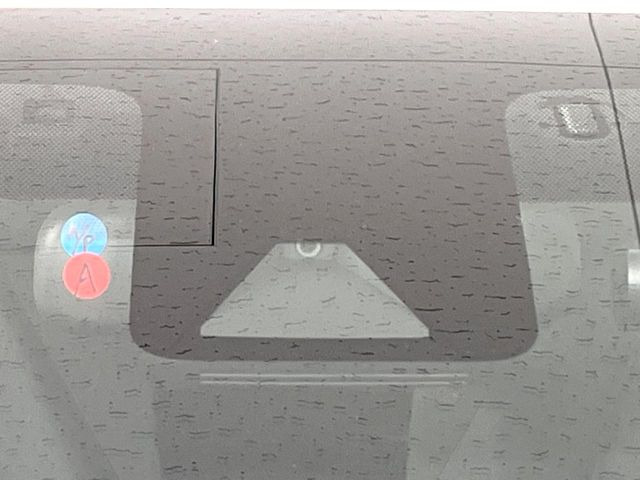 �y�g���^�Z�[�t�e�B�Z���X�z���s���ɑO���̎ԗ�����F�����A�Փ˂������Ȏ��͌x��ƃu���[�L�ŏՓˉ���Ɣ�Q�y�����A�V�X�g�B�����S�Ƀh���C�u�����y���݂��������܂��B