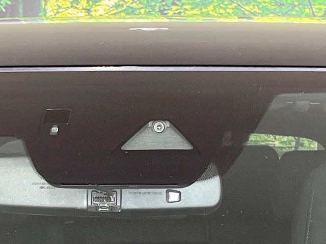 �yi-ACTIVESENSE�z���s���ɑO���̎ԗ�����F�����A�Փ˂������Ȏ��͌x��ƃu���[�L�ŏՓˉ���Ɣ�Q�y�����A�V�X�g�B�����S�Ƀh���C�u�����y���݂��������܂��B