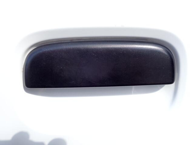 オリックス認定中古車は納車前点検時、エンジンオイル、オイルエレメント、エアコンフィルター、ワイパーゴムを交換してご納車致します。