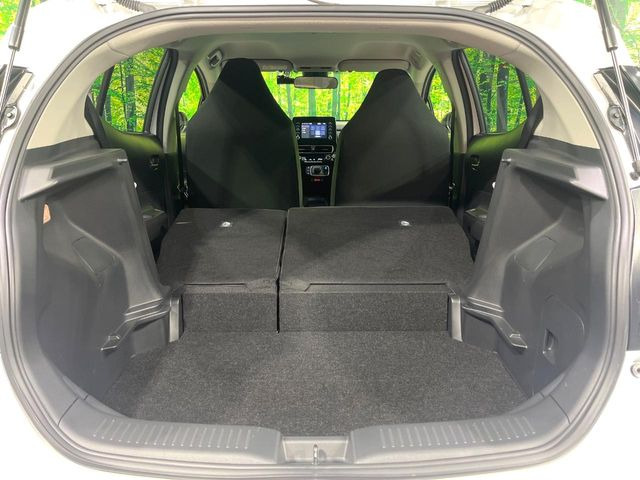 ���i�̂���������ʋ΁A���}���ɏ\���ȉ׎��X�y�[�X���m�ۂ��Ă���܂��B�Z�J���h�V�[�g��|���ƁA�傫�ȉו��̐ύڂ��\�ł���