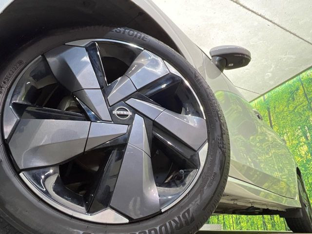 �y����17�C���`�A���~�z�C�[���z�O�ςɃ}�b�`���������A���~�z�C�[���𑕒����Ă���܂��B�e��ЊO�A���~�z�C�[����A�X�^�b�h���X�^�C�����戵�����Ă���܂��B���񂲑��k����������