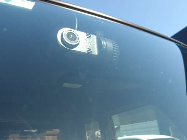 万が一の事故があった場合でも、ドライブレコーダーがその瞬間の映像を記録しています。