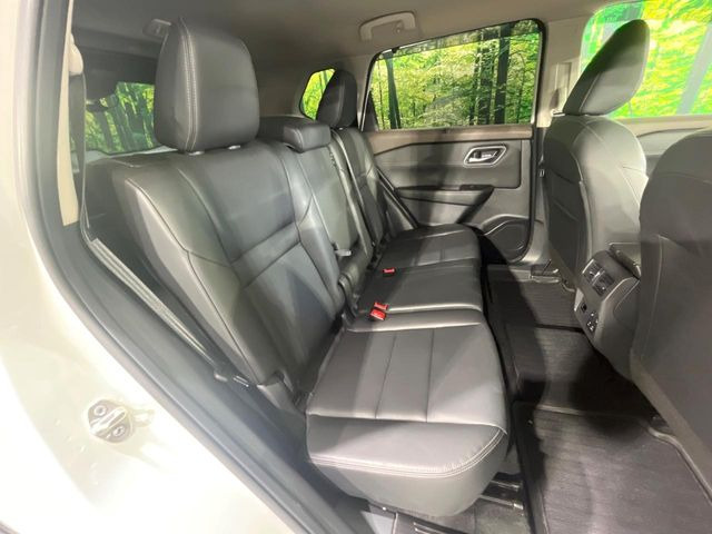 【前席+後席シートヒーター】寒い日に重宝するシートヒーターを後席にも装備!エアコンより早く温まってくれるので寒がりの人も安心ですね♪エアコンの温風は乾燥するから苦手、という方にもをおすすめです。