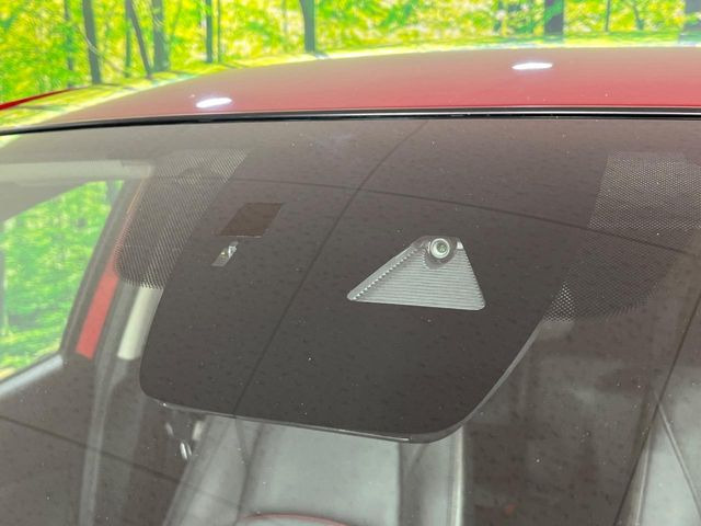 �y�X�}�[�g�u���[�L�T�|�[�g�z���s���ɑO���̎ԗ�����F�����A�Փ˂������Ȏ��͌x��ƃu���[�L�ŏՓˉ���Ɣ�Q�y�����A�V�X�g�B�����S�Ƀh���C�u�����y���݂��������܂��B