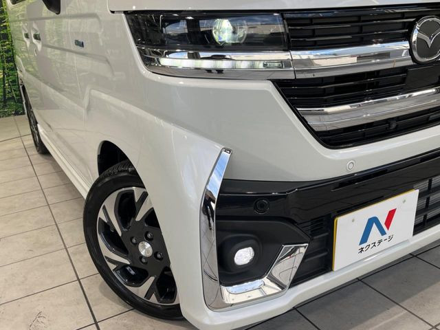 【LEDヘッドライト】悪天候や夜間走行時も良好な視界を確保し安心して運転できる高輝度LEDヘッドライトを装備!点灯速度が早く、消費電力も抑えられています。