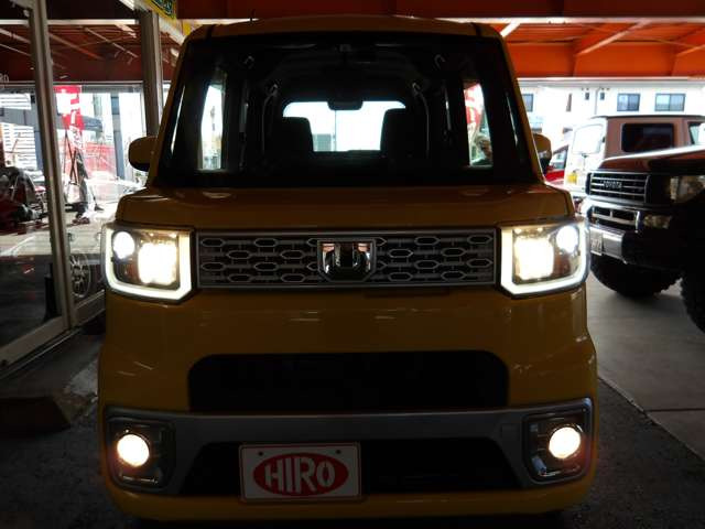 明るいLEDヘッドライトです!暗い道でも安心して運転できます!LEDヘッドライトは消費電力が少ないので寿命が長いんです!明るさも十分で、夜間走行の負担を和らげてくれるので安心して運転できます!!