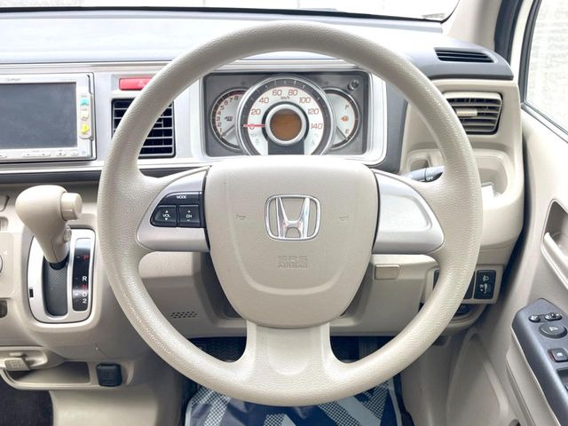 ステアリングも使用感が少なく、きれいな状態となっております♪