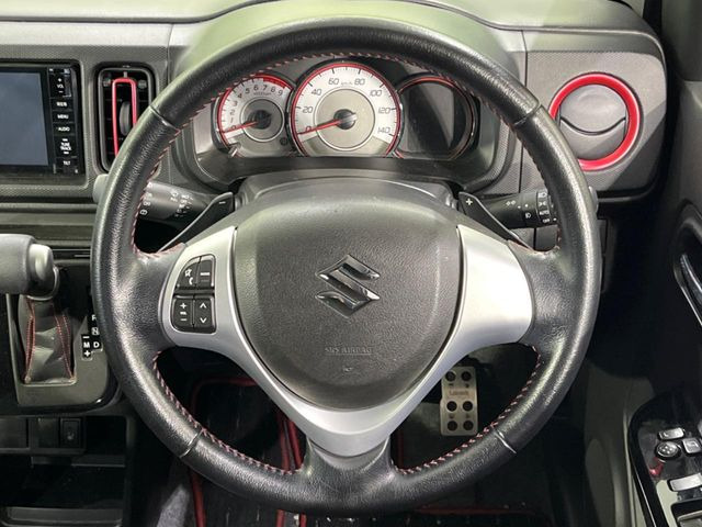 ステアリングも使用感が少なく、きれいな状態となっております♪