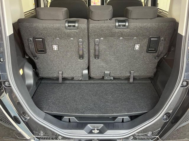 ���i�̂���������ʋ΁A���}���ɏ\���ȉ׎��X�y�[�X���m�ۂ��Ă���܂��B�Z�J���h�V�[�g��|���ƁA�傫�ȉו��̐ύڂ��\�ł���