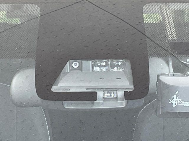 【トヨタセーフティセンス】走行中に前方の車両等を認識し、衝突しそうな時は警報とブレーキで衝突回避と被害軽減をアシスト。より安全にドライブをお楽しみいただけます。