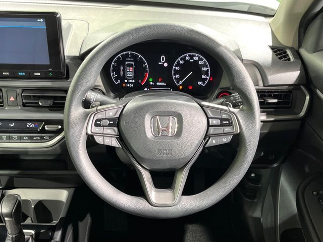 �y�X�e�A�����O�X�C�b�`�z�^�]���A�O������ڐ������炷���ƂȂ��A�I�[�f�B�I���̑��삪�\�ȕ֗��@�\!���S&���K�ȃh���C�u�����o���Ă���܂���