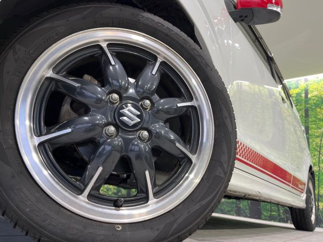 【純正アルミホイール】外観にマッチした純正アルミホイールを装着しております。各種社外アルミホイールや、スタッドレスタイヤも取扱いしております。是非ご相談ください♪