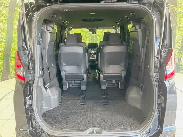 普段のお買い物や通勤、送迎等に十分な荷室スペースを確保しております。セカンドシートを倒すと、大きな荷物の積載も可能です♪