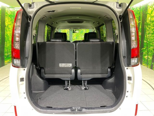 ���i�̂���������ʋ΁A���}���ɏ\���ȉ׎��X�y�[�X���m�ۂ��Ă���܂��B�Z�J���h�V�[�g��|���ƁA�傫�ȉו��̐ύڂ��\�ł���