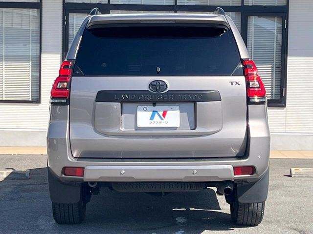 安心の最長10年・走行無制限保証(有償)をご用意。保証内容も充実はもちろん、無料点検&オイル交換や、年中無休の全国・24時間ロードサービスも付帯されておりますのでご安心下さい。