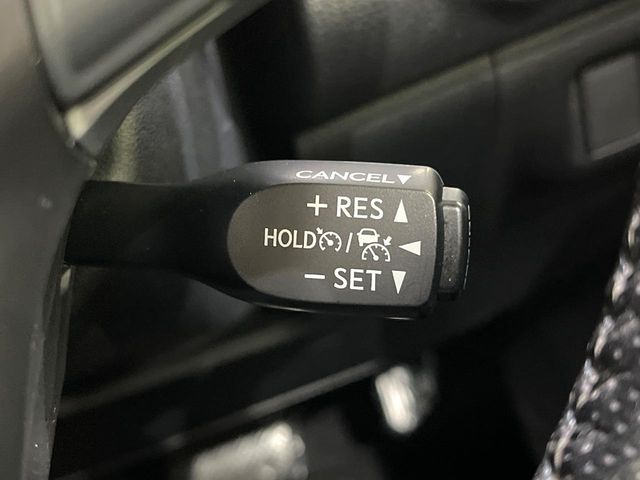 【レーダークルーズコントロール】高速道路での長距離走行が楽に!!自動で速度を保つクルーズコントロールが、衝突軽減システムと連携し、前方の車両を感知して車間を保つように速度調節してくれます!!