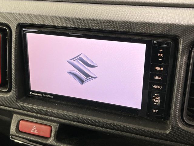 【純正ナビ】人気の純正ナビを装備しております。ナビの使いやすさはもちろん、オーディオ機能も充実!キャンプや旅行はもちろん、通勤や買い物など普段のドライブも楽しくなるはず♪