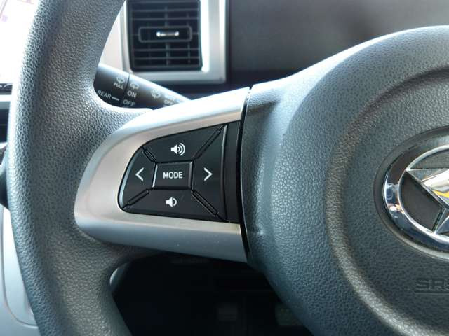 ステアリングスイッチ★運転中、前方から目線をそらすことなく、オーディオ等の操作が可能な便利機能!安心&快適なドライブを演出してくれます!
