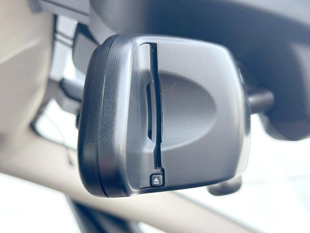 ●ETC車載器内蔵ルームミラー:お引き渡し時には再セットアップを実施後、お渡しいたします。マイレージ登録に関してもお気軽に担当営業までお尋ねください。