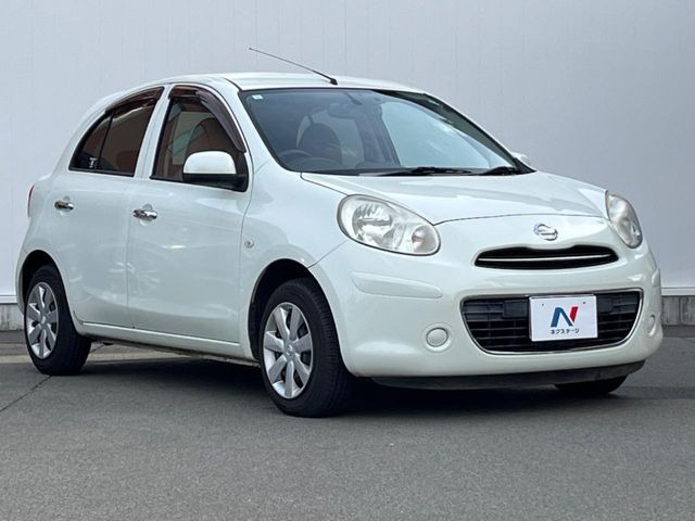 高透明度のガラス皮膜で撥水はもちろん、上質なツヤ・光沢を実現。紫外線や酸性雨から大切な愛車を保護し、色あせ・劣化を防止。「弾スプラッシュコート」、「弾プリミッサコート」からお選びいただけます。