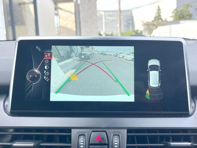 ●ガイドライン付きバックカメラ:不安な駐車もこれで安心!ガイドライン付きなので狭い箇所での駐車もラクラクです!