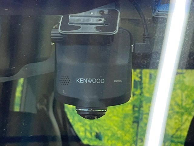 【ドライブレコーダー】安心・安全なカーライフに必須のドライブレコーダーを装備!走行中はもちろん、あおり運転や事故に遭遇した際の状況も映像で記録し、万一のリスクに備えます。