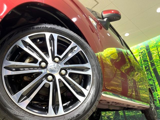 【純正15インチアルミホイール】外観にマッチした純正アルミホイールを装着しております。各種社外アルミホイールや、スタッドレスタイヤも取扱いしております。是非ご相談ください♪