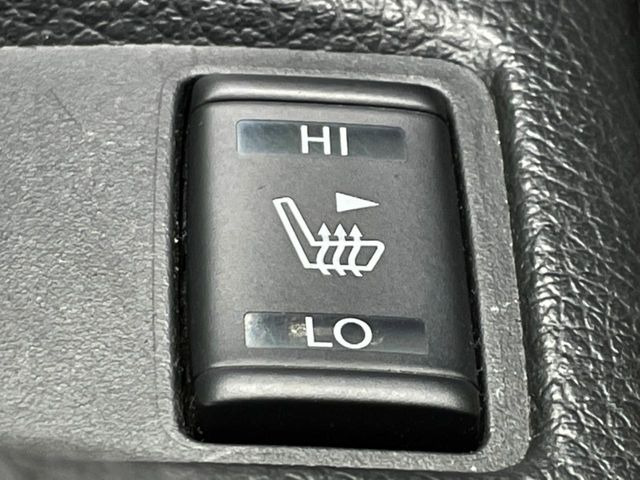 【シートヒーター】寒い日に重宝するシートヒーター!エアコンより早く温まってくれるので寒がりの人も安心ですね♪エアコンの温風は乾燥するから苦手、という方にもをおすすめです。