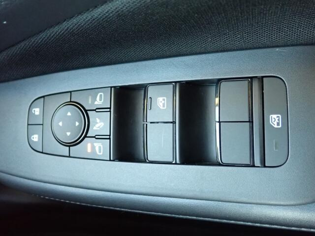 �d���i�[���h�A�~���[�E�p���[�E�B���h�E�������Ă��܂��B