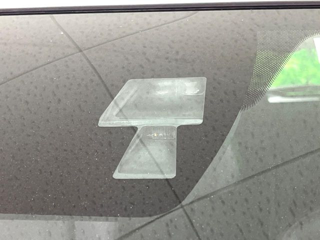 �y�X�}�[�g�u���[�L�T�|�[�g�z���s���ɑO���̎ԗ�����F�����A�Փ˂������Ȏ��͌x��ƃu���[�L�ŏՓˉ���Ɣ�Q�y�����A�V�X�g�B�����S�Ƀh���C�u�����y���݂��������܂��B