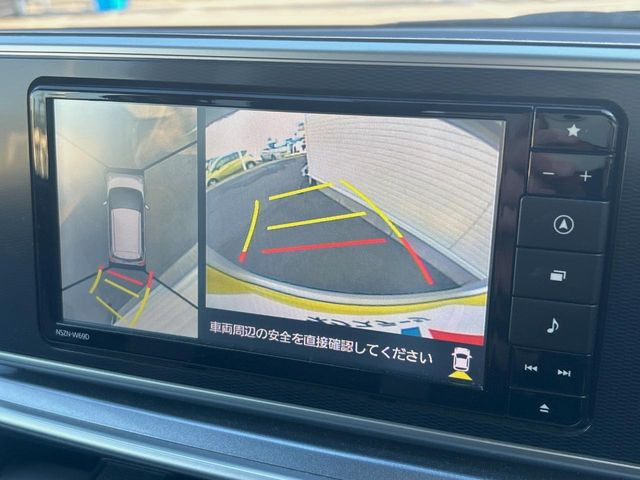 【パノラマモニター】専用のカメラにより、上から見下ろしたような視点で360度クルマの周囲を確認することができます☆死角部分も確認しやすく、狭い場所での切り返しや駐車もスムーズに行えます。