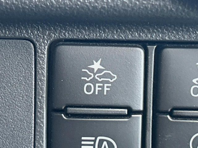 【スマートアシスト】走行中に前方の車両等を認識し、衝突しそうな時は警報とブレーキで衝突回避と被害軽減をアシスト。より安全にドライブをお楽しみいただけます。