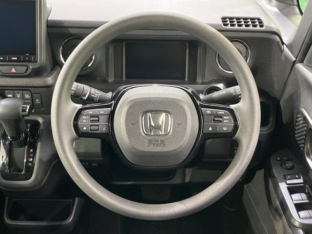 ステアリングも使用感が少なく、きれいな状態となっております♪