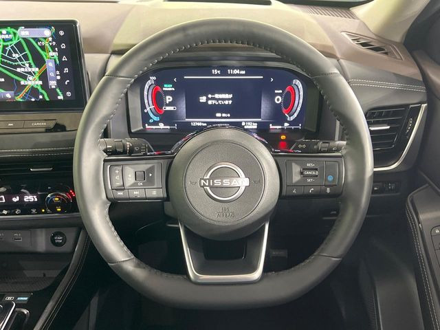 【ステアリングヒーター】冬場に冷たくなりやすい革巻きステアリングを、スイッチ一つで素早く適温に!エアコンよりも早く温まってくれるので、寒い日の運転も快適になりますね♪