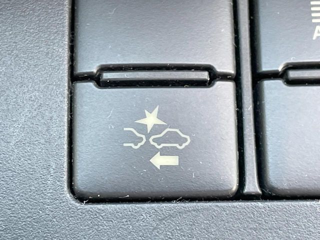 �y�v���N���b�V���Z�[�t�e�B�z�O���̎ԗ��������m���A�Փ˂������Ȏ��͌x��Œ��ӂ𑣂��A�u���[�L�𓥂ޗ͂��T�|�[�g�B�u���[�L�𓥂߂Ȃ������ꍇ�͏Փ˔�Q�y���u���[�L���쓮�A�Փˉ�����T�|�[�g���܂��B