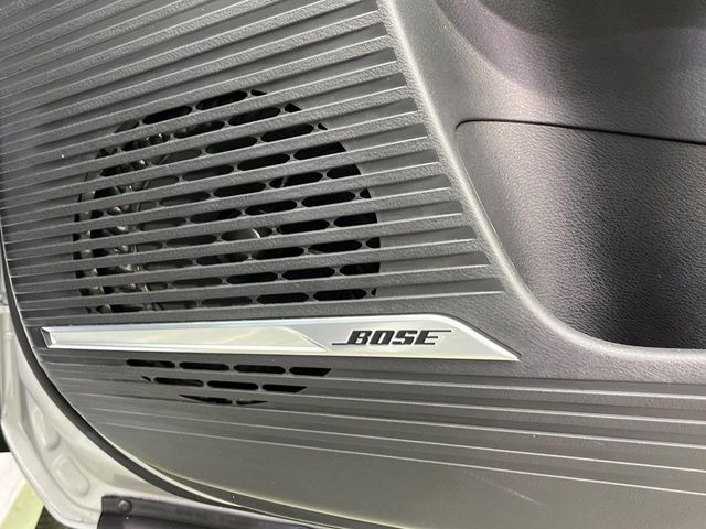 �yBOSE�T�E���h�V�X�e���z���[�J�[�I�v�V�����̍��i�ʃT�E���h�V�X�e���𓋍ځB��p�̃`���[�j���O���{���ꂽ�召�l�X�ȃX�s�[�J�[����ǎ��ȃT�E���h���t�ł��A�Տꊴ���ӂ�鉹����Ԃ����o���܂��B