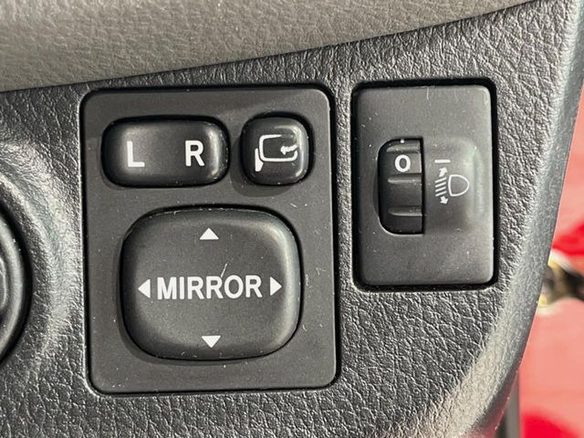 �y�d���i�[�~���[�z�T�C�h�~���[�͓d���i�[���ƂȂ��Ă���A�������ԏ�ł��L�Y�������X�N��}�����܂��B