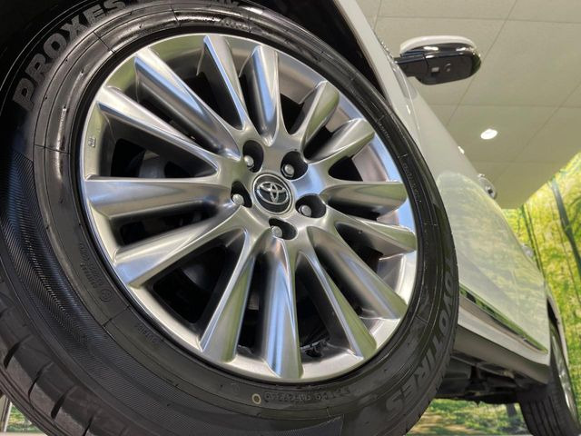 �y����18�C���`�A���~�z�C�[���z�O�ςɃ}�b�`���������A���~�z�C�[���𑕒����Ă���܂��B�e��ЊO�A���~�z�C�[����A�X�^�b�h���X�^�C�����戵�����Ă���܂��B���񂲑��k����������