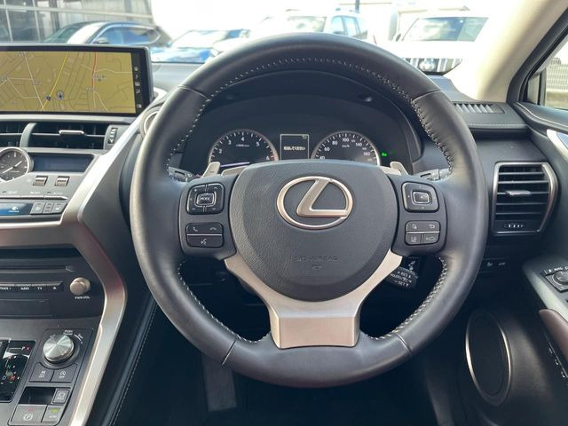 �y�����v�����X�e�A�����O�z�㎿�Ȋv���g�p���邱�ƂŁA��ɂ����������݂ƂĂ��^�]���₷���n���h���ł���