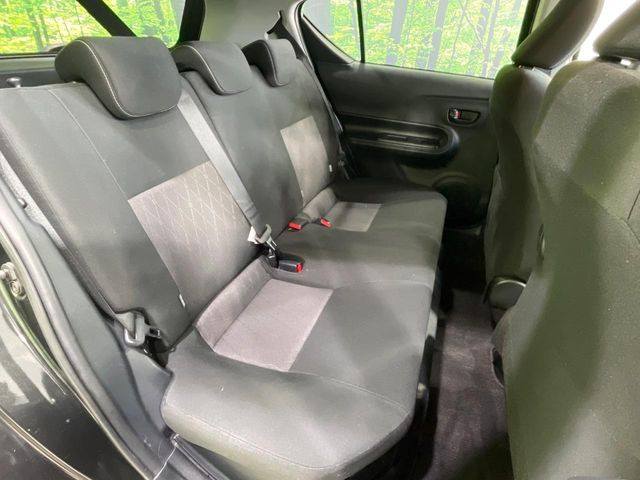 後部座席も気になるようなキズ・汚れやへたり等、大きなダメージはなく、良好な状態です。