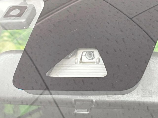 �y�X�}�[�g�A�V�X�g�z���s���ɑO���̎ԗ�����F�����A�Փ˂������Ȏ��͌x��ƃu���[�L�ŏՓˉ���Ɣ�Q�y�����A�V�X�g�B�����S�Ƀh���C�u�����y���݂��������܂��B