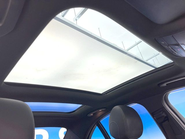 ���p�m���~�b�N�X���C�f�B���O���[�t::�唗�͂̃p�m���}���[�t�́A�㕔���Ȃɂ܂ő����Ă���A�J���I�ȋ�Ԃ����y���݂��������܂��B