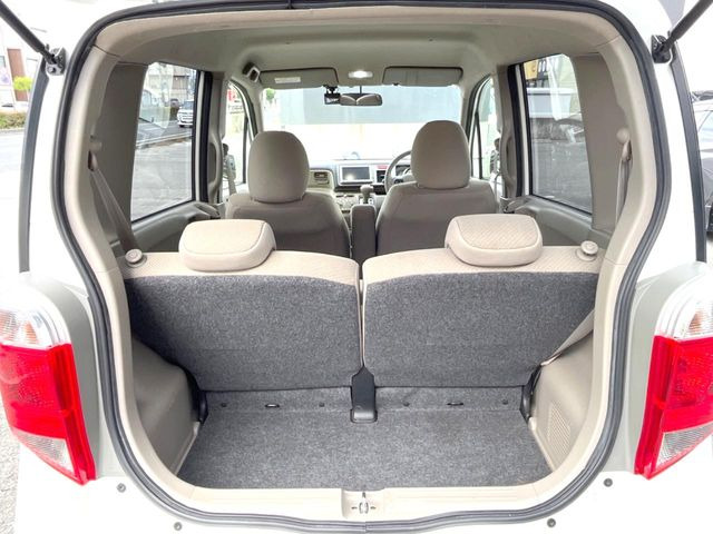 普段のお買い物や通勤、送迎等に十分な荷室スペースを確保しております。セカンドシートを倒すと、大きな荷物の積載も可能です♪