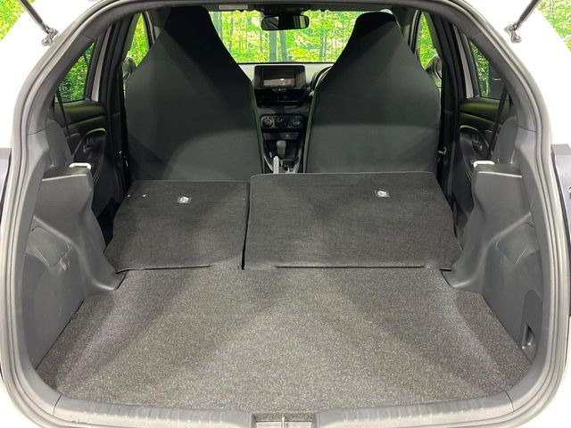 ���i�̂���������ʋ΁A���}���ɏ\���ȉ׎��X�y�[�X���m�ۂ��Ă���܂��B�Z�J���h�V�[�g��|���ƁA�傫�ȉו��̐ύڂ��\�ł���