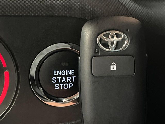 �y�X�}�[�g�L�[�z�J�o����|�P�b�g�ɓ��ꂽ�܂܂ł��h�A�̎{���E�������\�ȃX�}�[�g�L�[�𑕔��B�G���W���̃I���E�I�t�����J�M�����o���K�v����������Ƃ��Ă��֗��ł���