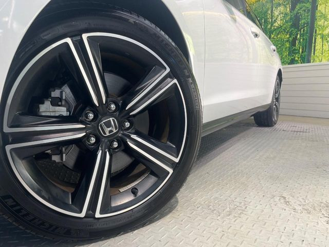 �y����18�C���`�A���~�z�C�[���z�O�ςɃ}�b�`���������A���~�z�C�[���𑕒����Ă���܂��B�e��ЊO�A���~�z�C�[����A�X�^�b�h���X�^�C�����戵�����Ă���܂��B���񂲑��k����������