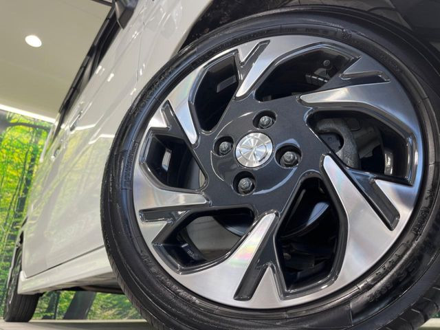 【純正15インチアルミホイール】外観にマッチした純正アルミホイールを装着しております。各種社外アルミホイールや、スタッドレスタイヤも取扱いしております。是非ご相談くださ